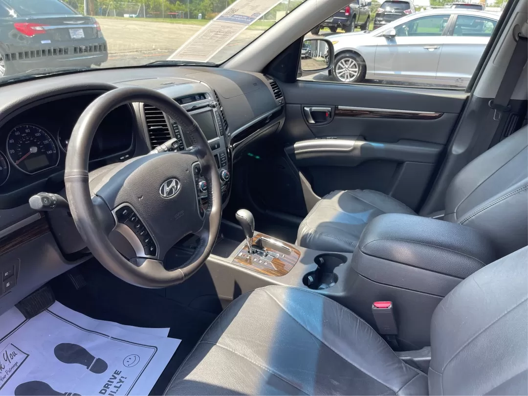 2012 Hyundai Santa Fe Limited V6 (5XYZKDAG0CG) with an 3.5L V-6 DOHC engine, located at 1184 Kauffman Ave, Fairborn, OH, 45324, (937) 908-9800, 39.807072, -84.030914 - **Elevate Your Adventures with the 2012 Hyundai Santa Fe Limited V6 at Advantage Car and Credit in Fairborn, OH!**<br /> <br /> Whether you're planning family road trips, tackling your daily commute, or seeking weekend adventures, the 2012 Hyundai Santa Fe Limited V6 is the perfect companion. With i - Photo#8