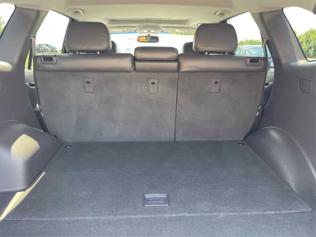 2012 Hyundai Santa Fe Limited V6 (5XYZKDAG0CG) with an 3.5L V-6 DOHC engine, located at 1184 Kauffman Ave, Fairborn, OH, 45324, (937) 908-9800, 39.807072, -84.030914 - **Elevate Your Adventures with the 2012 Hyundai Santa Fe Limited V6 at Advantage Car and Credit in Fairborn, OH!**<br /> <br /> Whether you're planning family road trips, tackling your daily commute, or seeking weekend adventures, the 2012 Hyundai Santa Fe Limited V6 is the perfect companion. With i - Photo#10