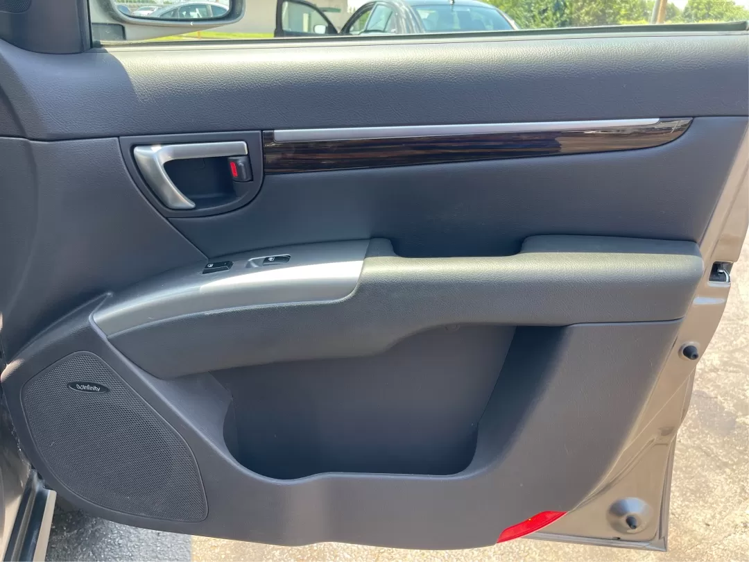 2012 Hyundai Santa Fe Limited V6 (5XYZKDAG0CG) with an 3.5L V-6 DOHC engine, located at 1184 Kauffman Ave, Fairborn, OH, 45324, (937) 908-9800, 39.807072, -84.030914 - **Elevate Your Adventures with the 2012 Hyundai Santa Fe Limited V6 at Advantage Car and Credit in Fairborn, OH!**<br /> <br /> Whether you're planning family road trips, tackling your daily commute, or seeking weekend adventures, the 2012 Hyundai Santa Fe Limited V6 is the perfect companion. With i - Photo#18