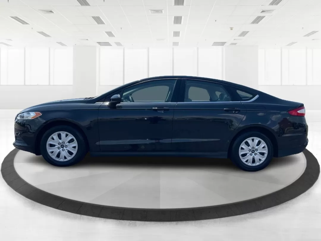 2014 Ford Fusion S (3FA6P0G78ER) with an Duratec 2.5L I-4 DOHC engine, located at 1099 N County Rd 25A , Troy, OH, 45373, (937) 908-9800, 40.057079, -84.212883 - Are you on the hunt for a reliable sedan that fits seamlessly into your everyday life? Look no further than this stunning 2014 Ford Fusion S, available now at Advantage Car and Credit in Fairborn, OH. This vehicle is the perfect choice for budget-conscious buyers or families needing a dependable rid - Photo#5