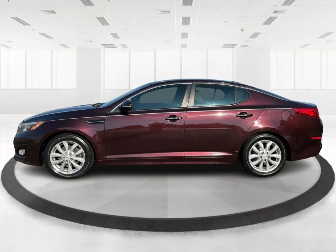2015 Kia Optima LX (5XXGM4A72FG) with an Theta II 2.4L I-4 gasoline direct injection engine, located at 1951 S Dayton Lakeview Rd., New Carlisle, OH, 45344, (937) 908-9800, 39.890999, -84.050255 - **Discover the Perfect Blend of Comfort and Reliability with This 2015 Kia Optima LX Ideal for Your Daily Commute or Family Road Trips!**<br /> <br /> Are you ready to elevate your driving experience? The 2015 Kia Optima LX, available at Advantage Car and Credit in Fairborn, OH, is the answer to yo - Photo#5