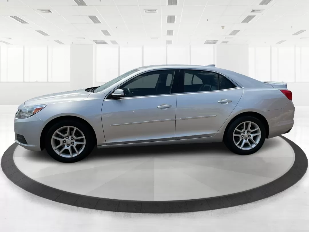 2015 Chevrolet Malibu 1LT (1G11C5SL9FU) with an ECOTEC 2.5L I-4 gasoline direct injection engine, located at 1184 Kauffman Ave, Fairborn, OH, 45324, (937) 908-9800, 39.807072, -84.030914 - **Experience the Road in Style with the 2015 Chevrolet Malibu 1LT Your Perfect Family Sedan!**<br /> <br /> If you're on the hunt for a reliable, stylish vehicle that effortlessly combines comfort, efficiency, and safety, look no further than the 2015 Chevrolet Malibu 1LT. Ideal for growing familie - Photo#5