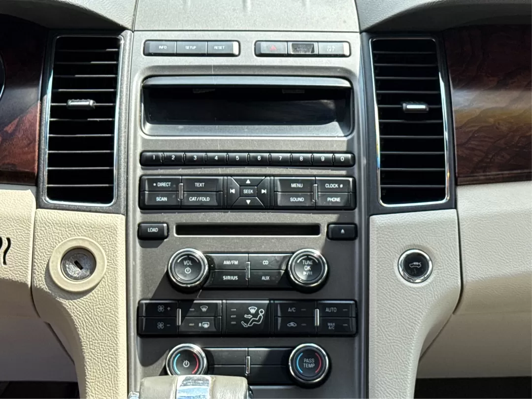 2011 Ford Taurus SEL (1FAHP2EW3BG) with an Duratec 3.5L V-6 DOHC engine, located at 880 E. National Road, Vandalia, OH, 45377, (937) 908-9800, 39.891918, -84.183594 - Experience the perfect blend of comfort, style, and reliability with the 2011 Ford Taurus SEL, a sedan that is truly designed for modern life. Whether you're commuting to work, transporting your growing family, or heading out for weekend adventures, this vehicle caters to a variety of lifestyles. Av - Photo#4