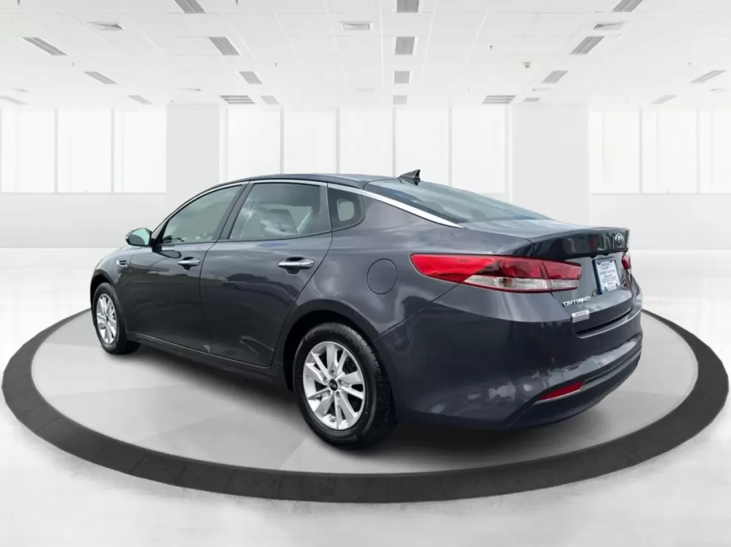 2018 Kia Optima LX (KNAGT4L33J5) with an Theta II 2.4L I-4 gasoline direct injection engine, located at 401 Woodman Dr, Riverside, OH, 45431, (937) 908-9800, 39.760899, -84.123421 - **Experience the Perfect Blend of Style and Comfort with the 2018 Kia Optima LX at Advantage Car and Credit!**<br /> <br /> Are you searching for a reliable sedan that fits seamlessly into your busy lifestyle? Look no further! The 2018 Kia Optima LX is not just a means of transportation; it's your p - Photo#4
