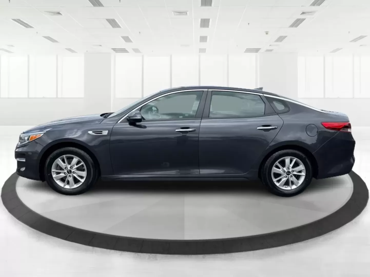 2018 Kia Optima LX (KNAGT4L33J5) with an Theta II 2.4L I-4 gasoline direct injection engine, located at 401 Woodman Dr, Riverside, OH, 45431, (937) 908-9800, 39.760899, -84.123421 - **Experience the Perfect Blend of Style and Comfort with the 2018 Kia Optima LX at Advantage Car and Credit!**<br /> <br /> Are you searching for a reliable sedan that fits seamlessly into your busy lifestyle? Look no further! The 2018 Kia Optima LX is not just a means of transportation; it's your p - Photo#5