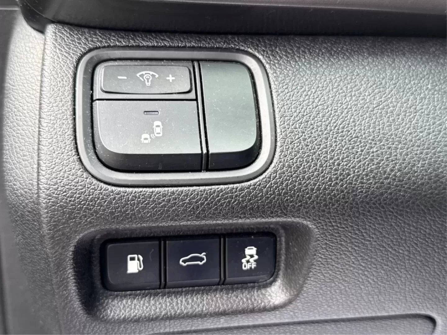 2018 Kia Optima LX (KNAGT4L33J5) with an Theta II 2.4L I-4 gasoline direct injection engine, located at 401 Woodman Dr, Riverside, OH, 45431, (937) 908-9800, 39.760899, -84.123421 - **Experience the Perfect Blend of Style and Comfort with the 2018 Kia Optima LX at Advantage Car and Credit!**<br /> <br /> Are you searching for a reliable sedan that fits seamlessly into your busy lifestyle? Look no further! The 2018 Kia Optima LX is not just a means of transportation; it's your p - Photo#16