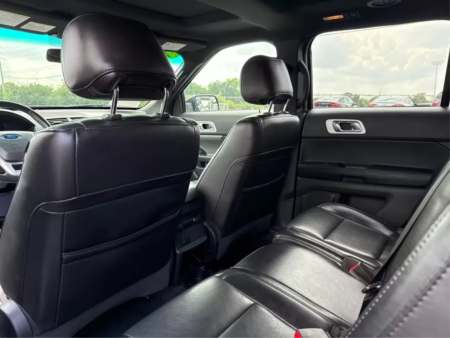 2013 Ford Explorer XLT (1FM5K8D88DG) with an 3.5L V-6 DOHC engine, located at 1951 S Dayton Lakeview Rd., New Carlisle, OH, 45344, (937) 908-9800, 39.890999, -84.050255 - Experience adventure and family outings like never before with the 2013 Ford Explorer XLT, now available at Advantage Car and Credit in Fairborn, OH. This rugged and reliable SUV is perfect for growing families, weekend getaways, or anyone seeking a spacious and capable vehicle. With its robust 3.5L - Photo#1