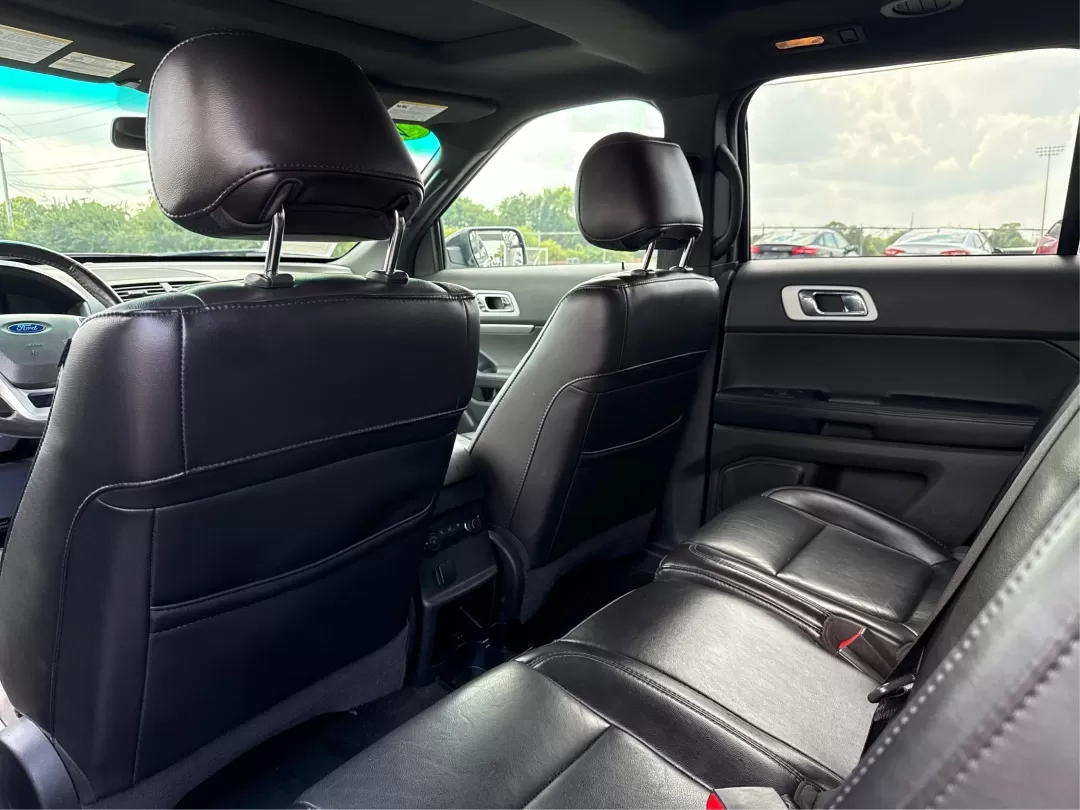 2013 Ford Explorer XLT (1FM5K8D88DG) with an 3.5L V-6 DOHC engine, located at 1951 S Dayton Lakeview Rd., New Carlisle, OH, 45344, (937) 908-9800, 39.890999, -84.050255 - Experience adventure and family outings like never before with the 2013 Ford Explorer XLT, now available at Advantage Car and Credit in Fairborn, OH. This rugged and reliable SUV is perfect for growing families, weekend getaways, or anyone seeking a spacious and capable vehicle. With its robust 3.5L - Photo#1