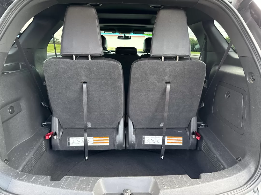 2013 Ford Explorer XLT (1FM5K8D88DG) with an 3.5L V-6 DOHC engine, located at 1951 S Dayton Lakeview Rd., New Carlisle, OH, 45344, (937) 908-9800, 39.890999, -84.050255 - Experience adventure and family outings like never before with the 2013 Ford Explorer XLT, now available at Advantage Car and Credit in Fairborn, OH. This rugged and reliable SUV is perfect for growing families, weekend getaways, or anyone seeking a spacious and capable vehicle. With its robust 3.5L - Photo#3