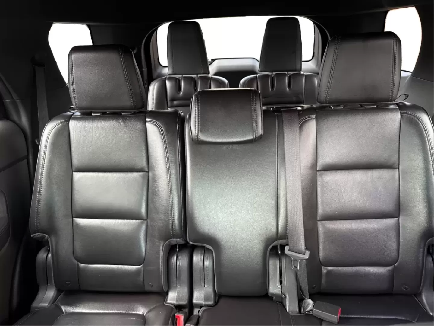 2013 Ford Explorer XLT (1FM5K8D88DG) with an 3.5L V-6 DOHC engine, located at 1951 S Dayton Lakeview Rd., New Carlisle, OH, 45344, (937) 908-9800, 39.890999, -84.050255 - Experience adventure and family outings like never before with the 2013 Ford Explorer XLT, now available at Advantage Car and Credit in Fairborn, OH. This rugged and reliable SUV is perfect for growing families, weekend getaways, or anyone seeking a spacious and capable vehicle. With its robust 3.5L - Photo#5