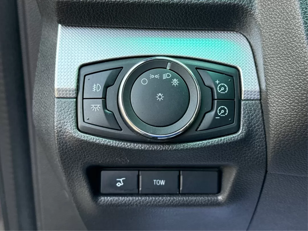 2013 Ford Explorer XLT (1FM5K8D88DG) with an 3.5L V-6 DOHC engine, located at 1951 S Dayton Lakeview Rd., New Carlisle, OH, 45344, (937) 908-9800, 39.890999, -84.050255 - Experience adventure and family outings like never before with the 2013 Ford Explorer XLT, now available at Advantage Car and Credit in Fairborn, OH. This rugged and reliable SUV is perfect for growing families, weekend getaways, or anyone seeking a spacious and capable vehicle. With its robust 3.5L - Photo#8