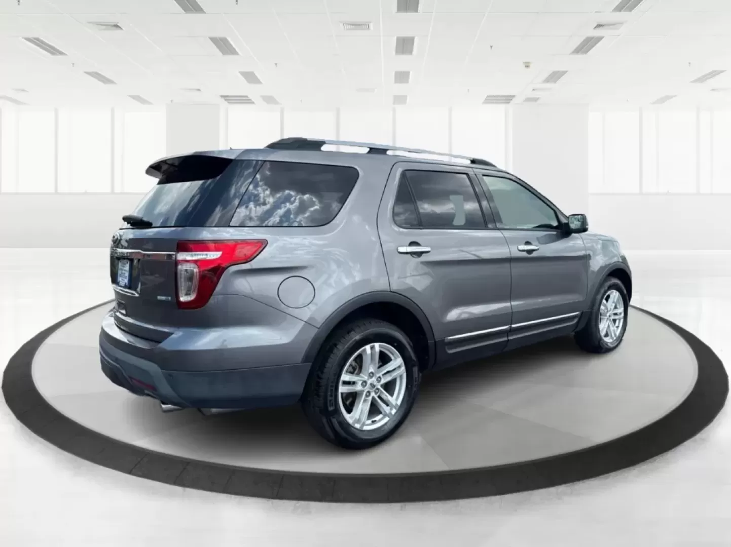 2013 Ford Explorer XLT (1FM5K8D88DG) with an 3.5L V-6 DOHC engine, located at 1951 S Dayton Lakeview Rd., New Carlisle, OH, 45344, (937) 908-9800, 39.890999, -84.050255 - Experience adventure and family outings like never before with the 2013 Ford Explorer XLT, now available at Advantage Car and Credit in Fairborn, OH. This rugged and reliable SUV is perfect for growing families, weekend getaways, or anyone seeking a spacious and capable vehicle. With its robust 3.5L - Photo#15