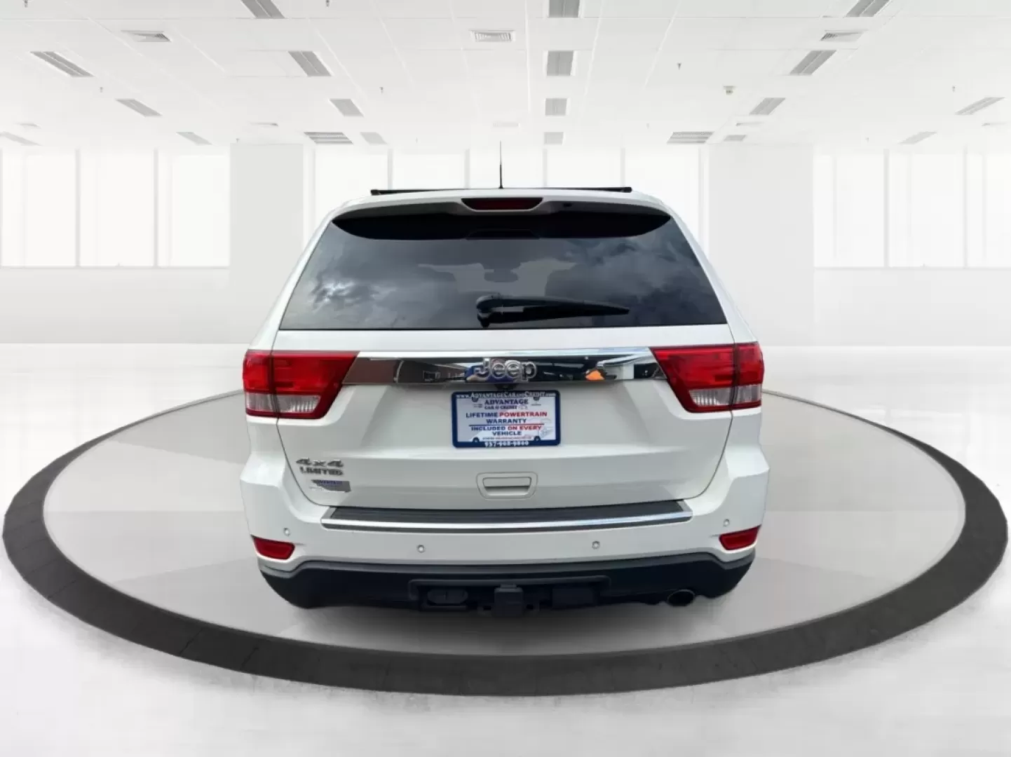 2012 Jeep Grand Cherokee Limited (1C4RJFBGXCC) with an Other engine, located at 401 Woodman Dr, Riverside, OH, 45431, (937) 908-9800, 39.760899, -84.123421 - **Discover Your Next Adventure with the 2012 Jeep Grand Cherokee Limited!**<br /> <br /> At Advantage Car and Credit, we believe that every journey begins with the right vehicle, especially for those who crave adventure. Whether you're navigating through the bustling streets of Fairborn, OH, or emba - Photo#3
