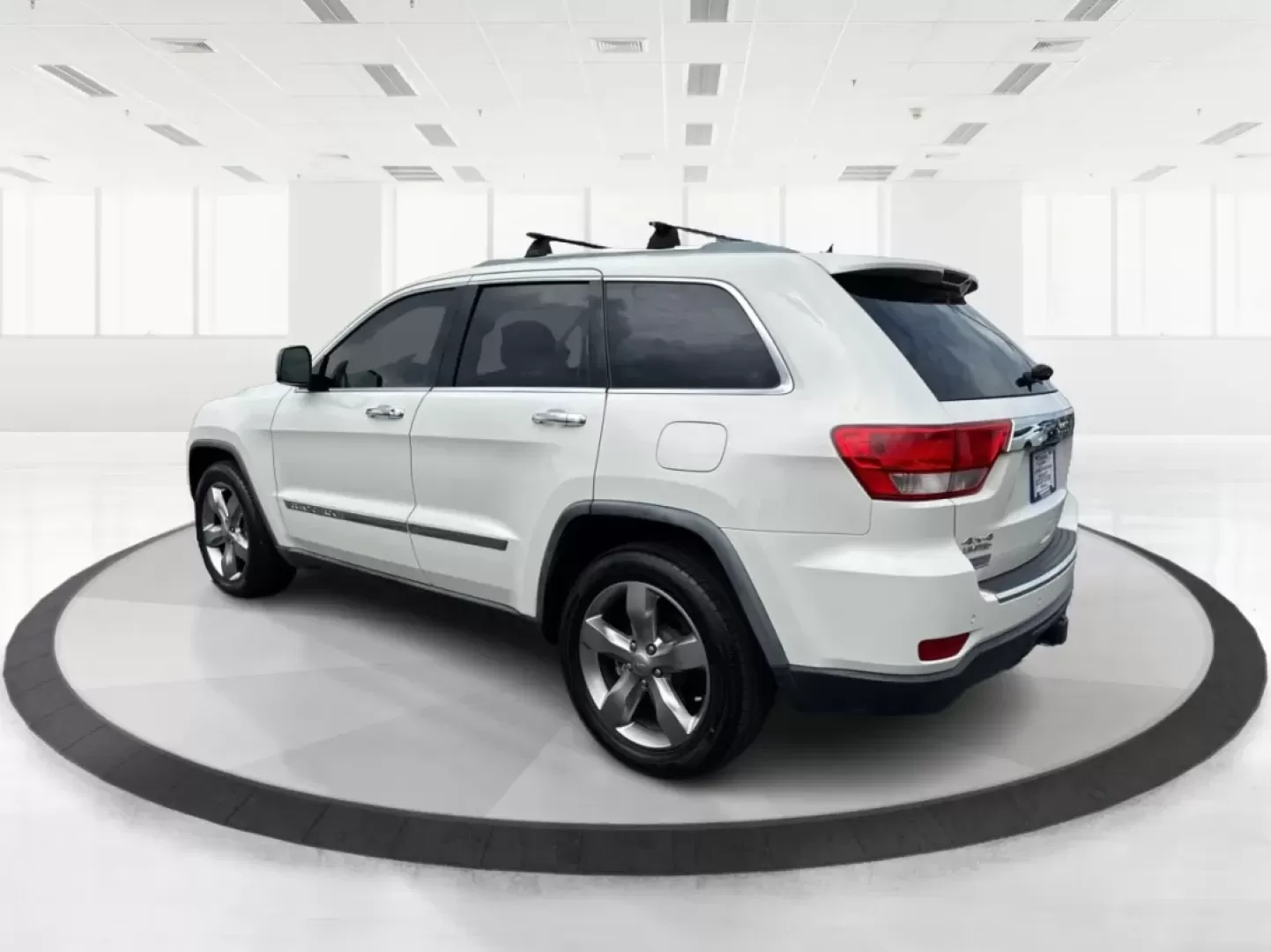 2012 Jeep Grand Cherokee Limited (1C4RJFBGXCC) with an Other engine, located at 401 Woodman Dr, Riverside, OH, 45431, (937) 908-9800, 39.760899, -84.123421 - **Discover Your Next Adventure with the 2012 Jeep Grand Cherokee Limited!**<br /> <br /> At Advantage Car and Credit, we believe that every journey begins with the right vehicle, especially for those who crave adventure. Whether you're navigating through the bustling streets of Fairborn, OH, or emba - Photo#4