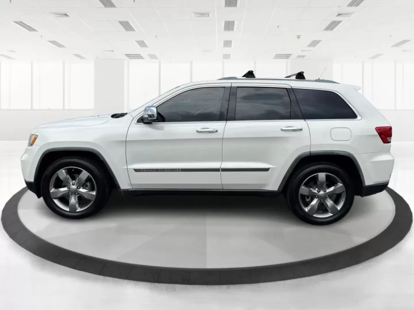 2012 Jeep Grand Cherokee Limited (1C4RJFBGXCC) with an Other engine, located at 401 Woodman Dr, Riverside, OH, 45431, (937) 908-9800, 39.760899, -84.123421 - **Discover Your Next Adventure with the 2012 Jeep Grand Cherokee Limited!**<br /> <br /> At Advantage Car and Credit, we believe that every journey begins with the right vehicle, especially for those who crave adventure. Whether you're navigating through the bustling streets of Fairborn, OH, or emba - Photo#5