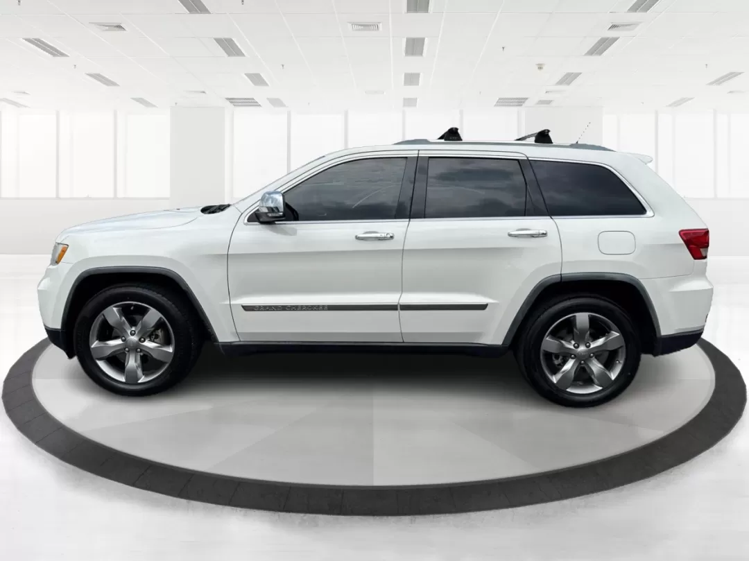 2012 Jeep Grand Cherokee Limited (1C4RJFBGXCC) with an Other engine, located at 401 Woodman Dr, Riverside, OH, 45431, (937) 908-9800, 39.760899, -84.123421 - **Discover Your Next Adventure with the 2012 Jeep Grand Cherokee Limited!**<br /> <br /> At Advantage Car and Credit, we believe that every journey begins with the right vehicle, especially for those who crave adventure. Whether you're navigating through the bustling streets of Fairborn, OH, or emba - Photo#5