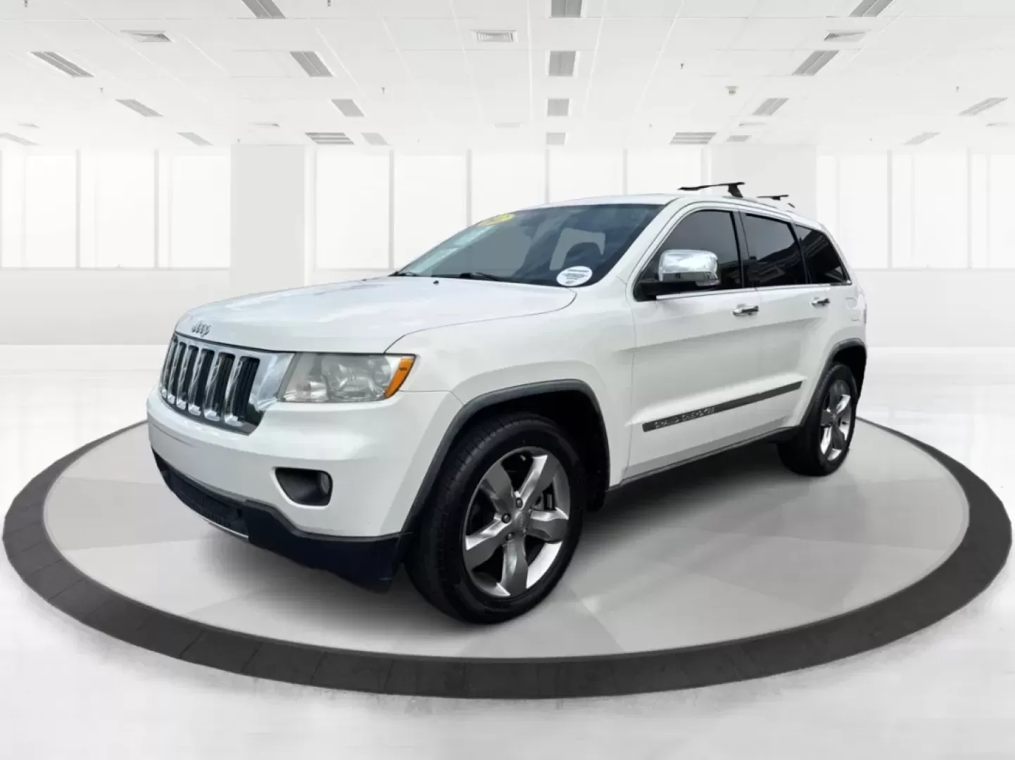 2012 Jeep Grand Cherokee Limited (1C4RJFBGXCC) with an Other engine, located at 401 Woodman Dr, Riverside, OH, 45431, (937) 908-9800, 39.760899, -84.123421 - **Discover Your Next Adventure with the 2012 Jeep Grand Cherokee Limited!**<br /> <br /> At Advantage Car and Credit, we believe that every journey begins with the right vehicle, especially for those who crave adventure. Whether you're navigating through the bustling streets of Fairborn, OH, or emba - Photo#7