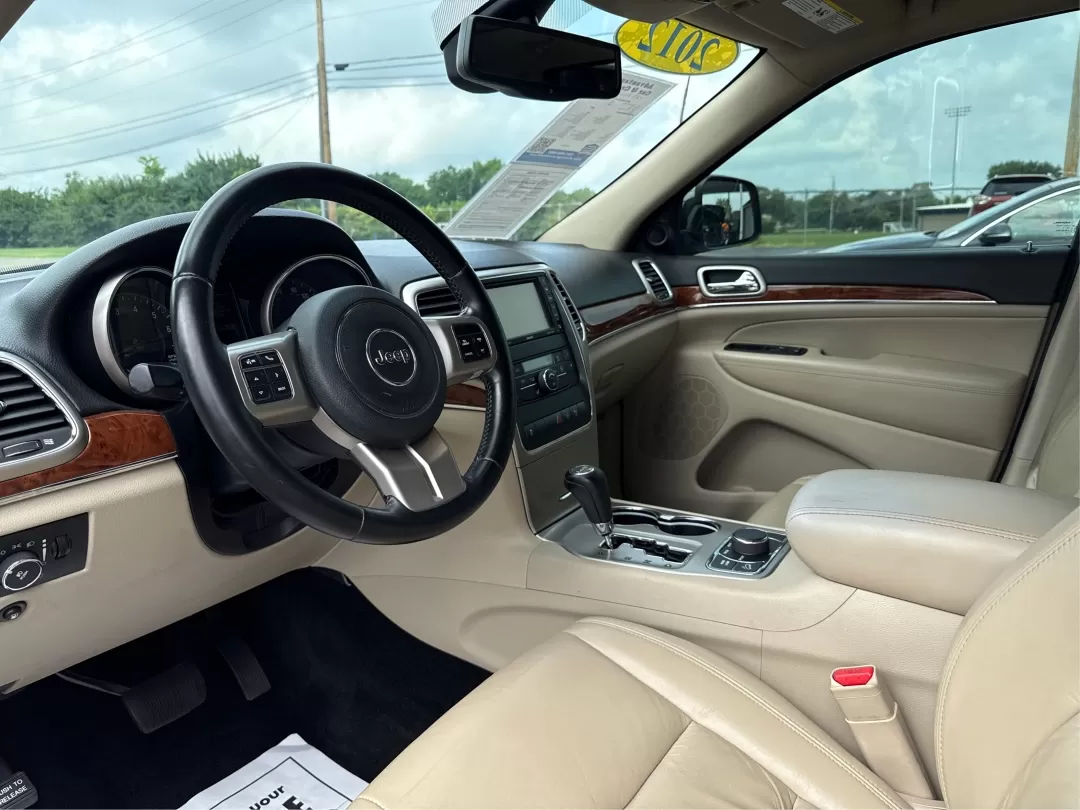 2012 Jeep Grand Cherokee Limited (1C4RJFBGXCC) with an Other engine, located at 401 Woodman Dr, Riverside, OH, 45431, (937) 908-9800, 39.760899, -84.123421 - **Discover Your Next Adventure with the 2012 Jeep Grand Cherokee Limited!**<br /> <br /> At Advantage Car and Credit, we believe that every journey begins with the right vehicle, especially for those who crave adventure. Whether you're navigating through the bustling streets of Fairborn, OH, or emba - Photo#8