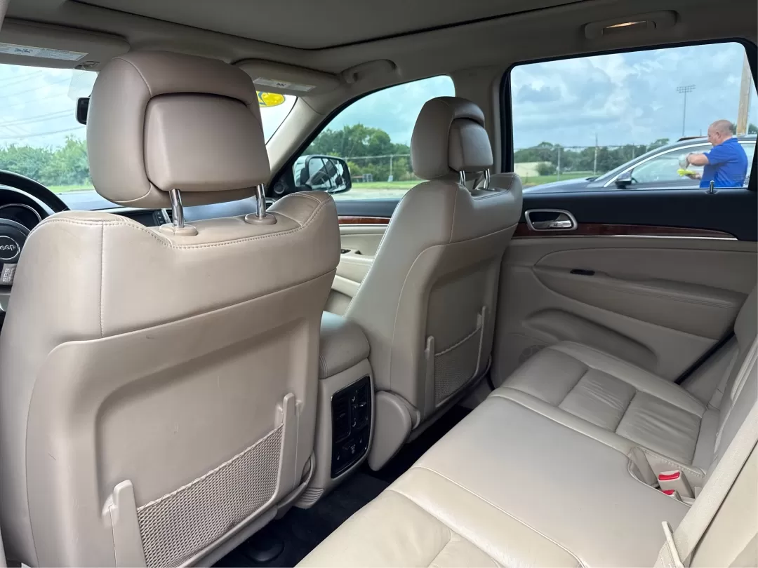 2012 Jeep Grand Cherokee Limited (1C4RJFBGXCC) with an Other engine, located at 401 Woodman Dr, Riverside, OH, 45431, (937) 908-9800, 39.760899, -84.123421 - **Discover Your Next Adventure with the 2012 Jeep Grand Cherokee Limited!**<br /> <br /> At Advantage Car and Credit, we believe that every journey begins with the right vehicle, especially for those who crave adventure. Whether you're navigating through the bustling streets of Fairborn, OH, or emba - Photo#9