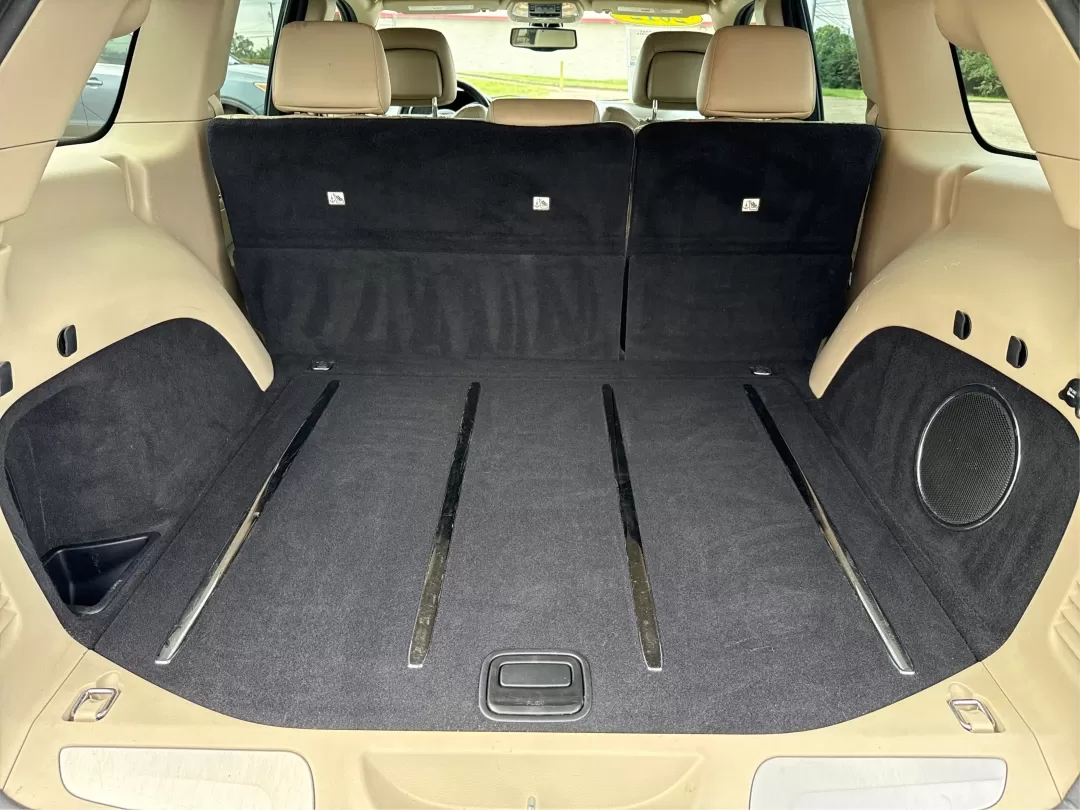 2012 Jeep Grand Cherokee Limited (1C4RJFBGXCC) with an Other engine, located at 401 Woodman Dr, Riverside, OH, 45431, (937) 908-9800, 39.760899, -84.123421 - **Discover Your Next Adventure with the 2012 Jeep Grand Cherokee Limited!**<br /> <br /> At Advantage Car and Credit, we believe that every journey begins with the right vehicle, especially for those who crave adventure. Whether you're navigating through the bustling streets of Fairborn, OH, or emba - Photo#11