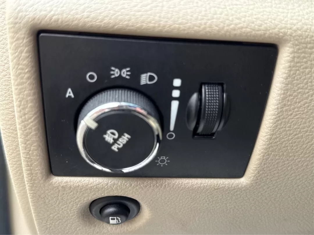 2012 Jeep Grand Cherokee Limited (1C4RJFBGXCC) with an Other engine, located at 401 Woodman Dr, Riverside, OH, 45431, (937) 908-9800, 39.760899, -84.123421 - **Discover Your Next Adventure with the 2012 Jeep Grand Cherokee Limited!**<br /> <br /> At Advantage Car and Credit, we believe that every journey begins with the right vehicle, especially for those who crave adventure. Whether you're navigating through the bustling streets of Fairborn, OH, or emba - Photo#16