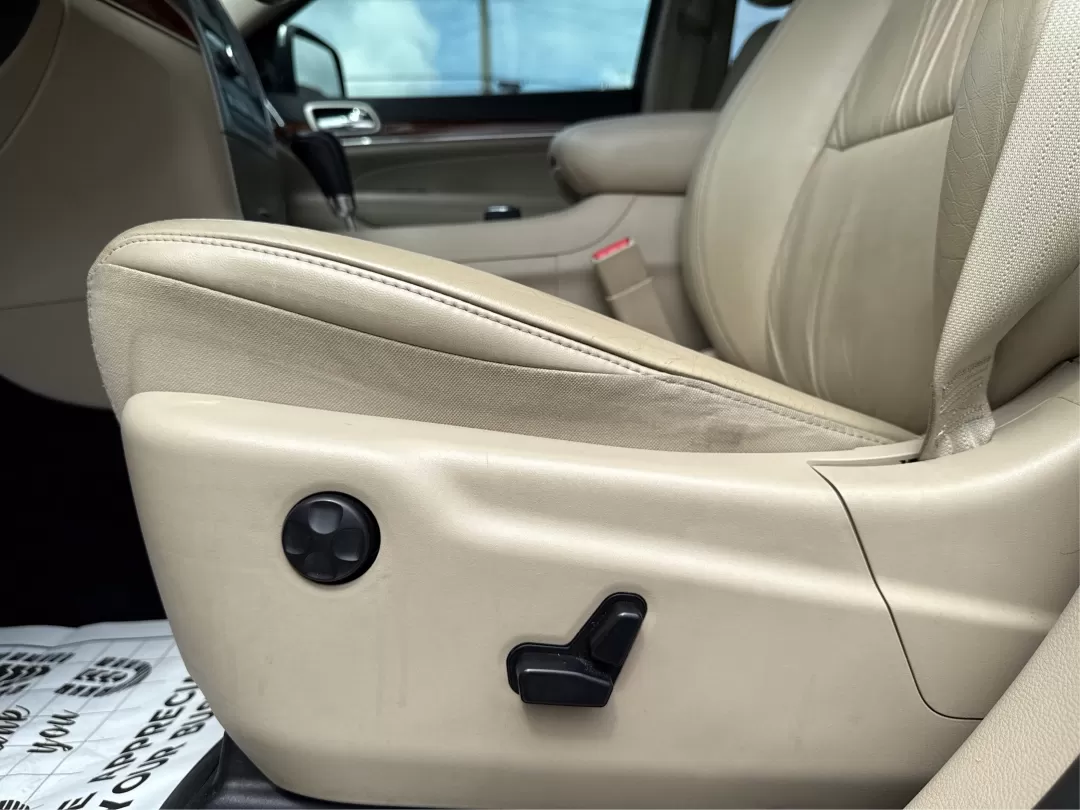 2012 Jeep Grand Cherokee Limited (1C4RJFBGXCC) with an Other engine, located at 401 Woodman Dr, Riverside, OH, 45431, (937) 908-9800, 39.760899, -84.123421 - **Discover Your Next Adventure with the 2012 Jeep Grand Cherokee Limited!**<br /> <br /> At Advantage Car and Credit, we believe that every journey begins with the right vehicle, especially for those who crave adventure. Whether you're navigating through the bustling streets of Fairborn, OH, or emba - Photo#17