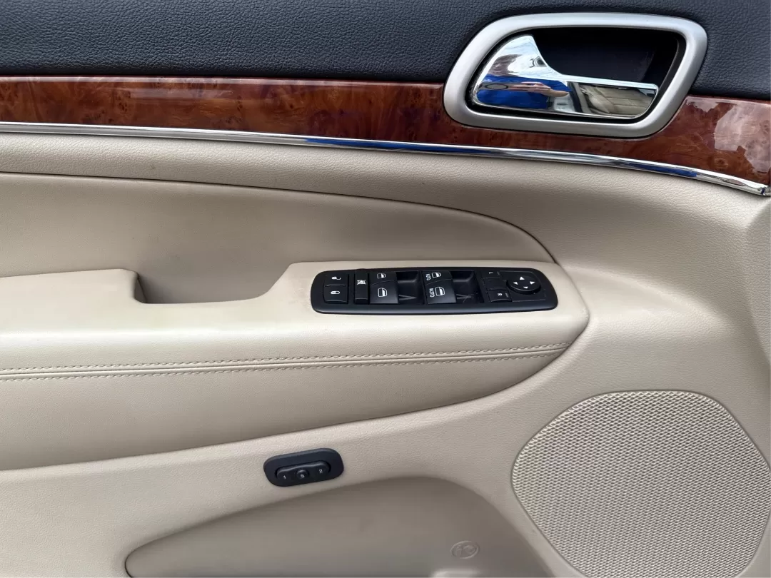 2012 Jeep Grand Cherokee Limited (1C4RJFBGXCC) with an Other engine, located at 401 Woodman Dr, Riverside, OH, 45431, (937) 908-9800, 39.760899, -84.123421 - **Discover Your Next Adventure with the 2012 Jeep Grand Cherokee Limited!**<br /> <br /> At Advantage Car and Credit, we believe that every journey begins with the right vehicle, especially for those who crave adventure. Whether you're navigating through the bustling streets of Fairborn, OH, or emba - Photo#18