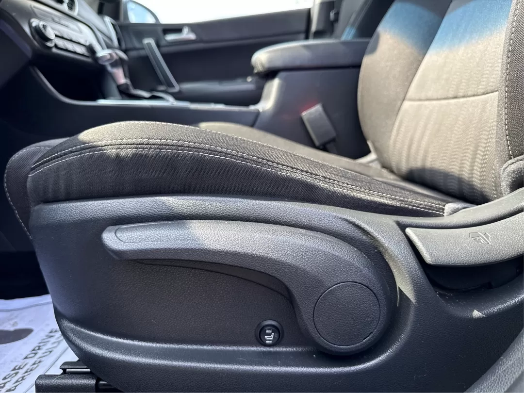 2019 Kia Sportage LX (KNDPM3AC4K7) with an Theta II 2.4L I-4 gasoline direct injection engine, located at 1951 S Dayton Lakeview Rd., New Carlisle, OH, 45344, (937) 908-9800, 39.890999, -84.050255 - **Experience Adventure and Comfort with the 2019 Kia Sportage LX at Advantage Car and Credit!**<br /> <br /> Are you ready to elevate your daily commute or embark on unforgettable weekend adventures? The 2019 Kia Sportage LX is the ultimate crossover that seamlessly combines capability, style, and c - Photo#17