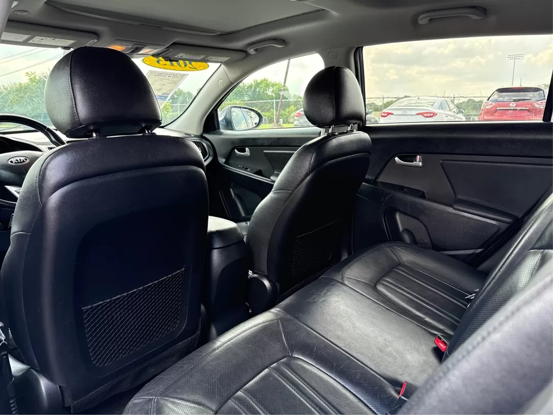 2013 Kia Sportage EX (KNDPCCA25D7) with an 2.4L I-4 DOHC engine, located at 1099 N County Rd 25A , Troy, OH, 45373, (937) 908-9800, 40.057079, -84.212883 - **Elevate Your Adventures with the 2013 Kia Sportage EX - Perfect for Every Journey!**<br /> <br /> Are you ready to take your daily commutes and weekend getaways to the next level? Look no further than this 2013 Kia Sportage EX, available now at Advantage Car and Credit in Fairborn, OH. This versat - Photo#9
