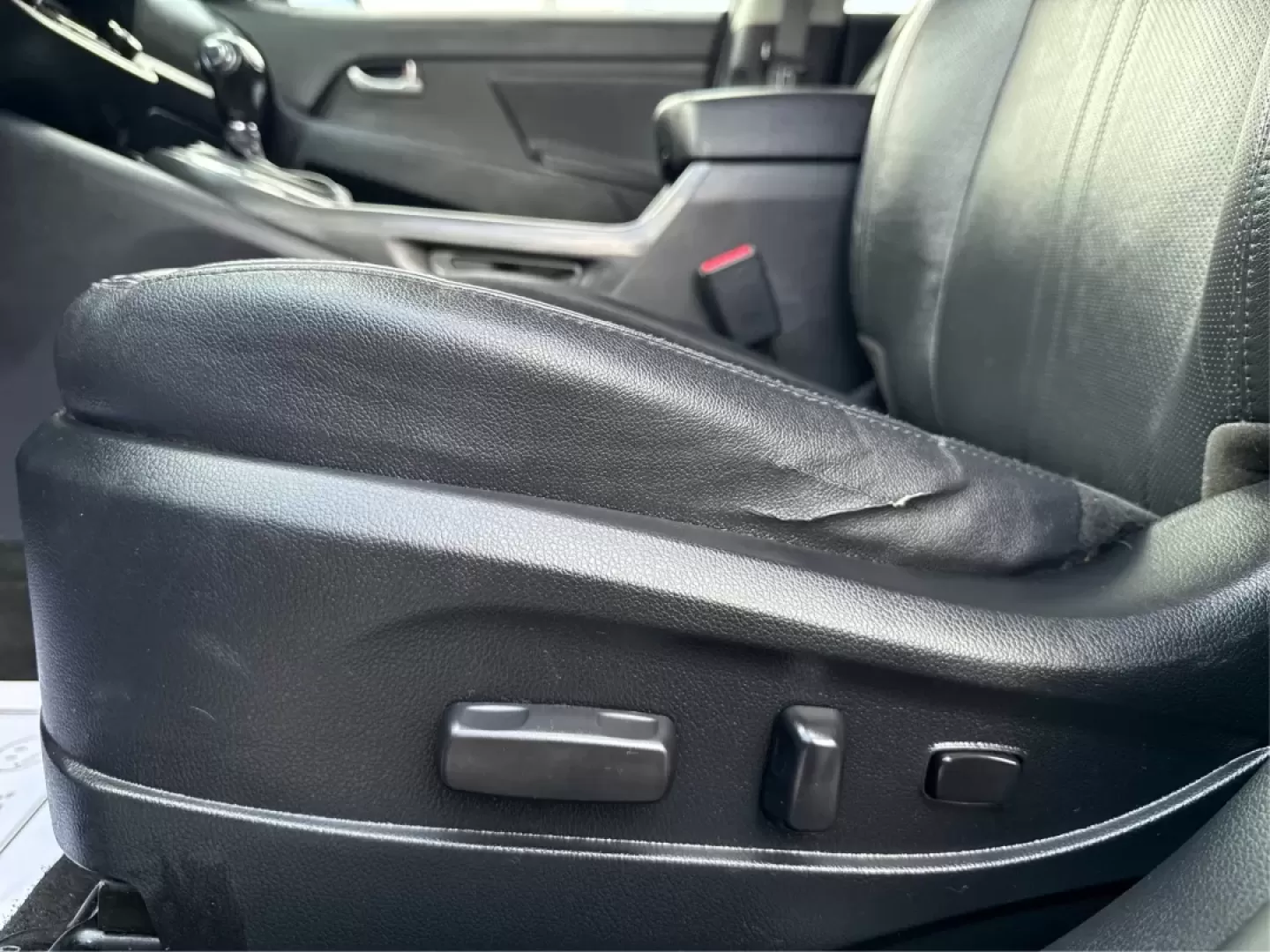 2013 Kia Sportage EX (KNDPCCA25D7) with an 2.4L I-4 DOHC engine, located at 1099 N County Rd 25A, Troy, OH, 45373, (937) 908-9800, 40.057079, -84.212883 - Photo#17