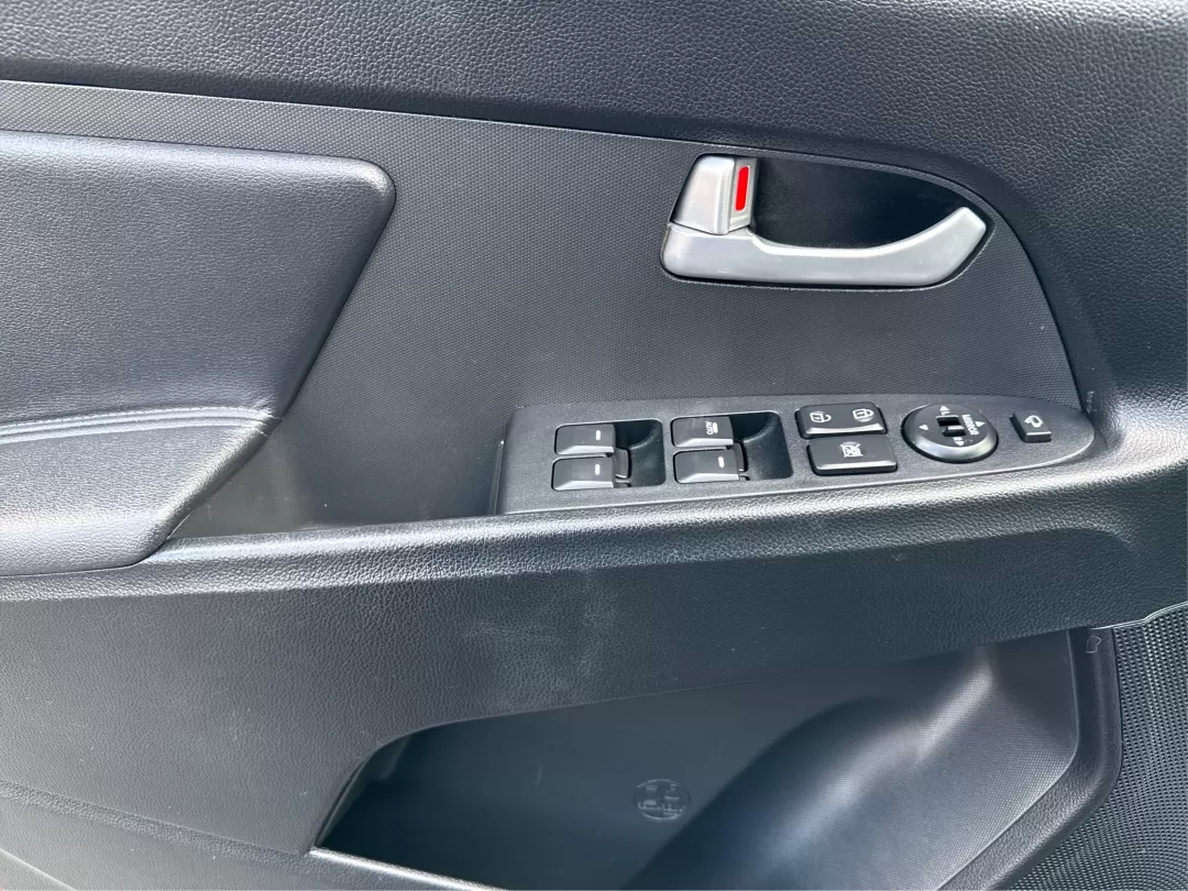 2013 Kia Sportage EX (KNDPCCA25D7) with an 2.4L I-4 DOHC engine, located at 1099 N County Rd 25A , Troy, OH, 45373, (937) 908-9800, 40.057079, -84.212883 - **Elevate Your Adventures with the 2013 Kia Sportage EX - Perfect for Every Journey!**<br /> <br /> Are you ready to take your daily commutes and weekend getaways to the next level? Look no further than this 2013 Kia Sportage EX, available now at Advantage Car and Credit in Fairborn, OH. This versat - Photo#18