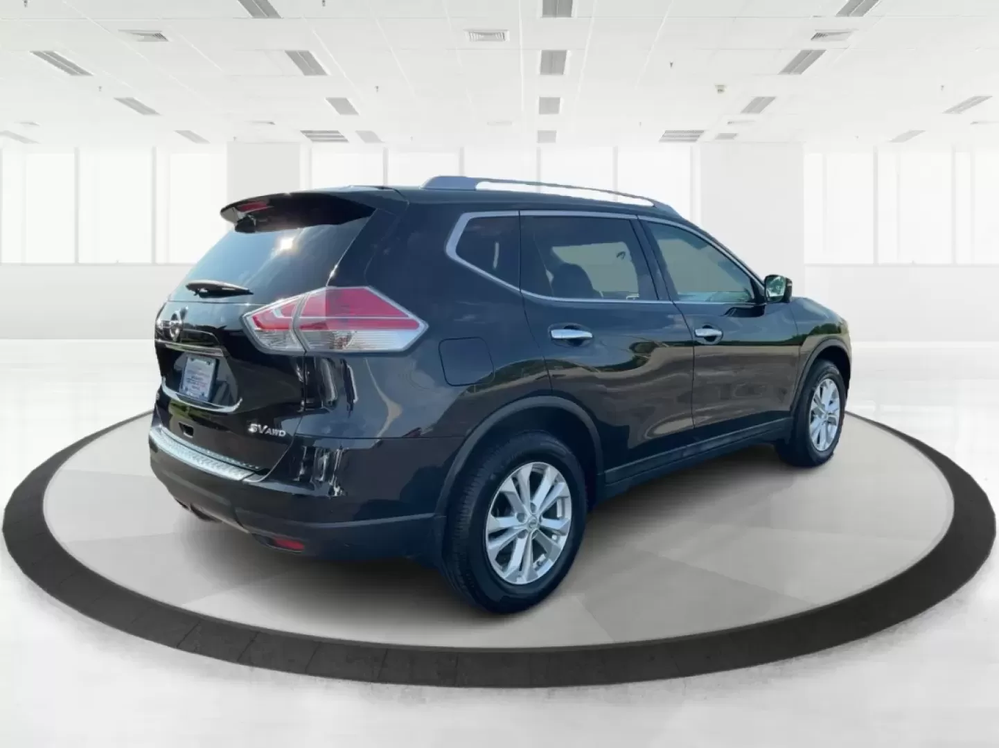 2015 Nissan Rogue SV (5N1AT2MV7FC) with an 2.5L I-4 DOHC engine, located at 4508 South Dixie Dr, Moraine, OH, 45439, (937) 908-9800, 39.689976, -84.218452 - Photo#2