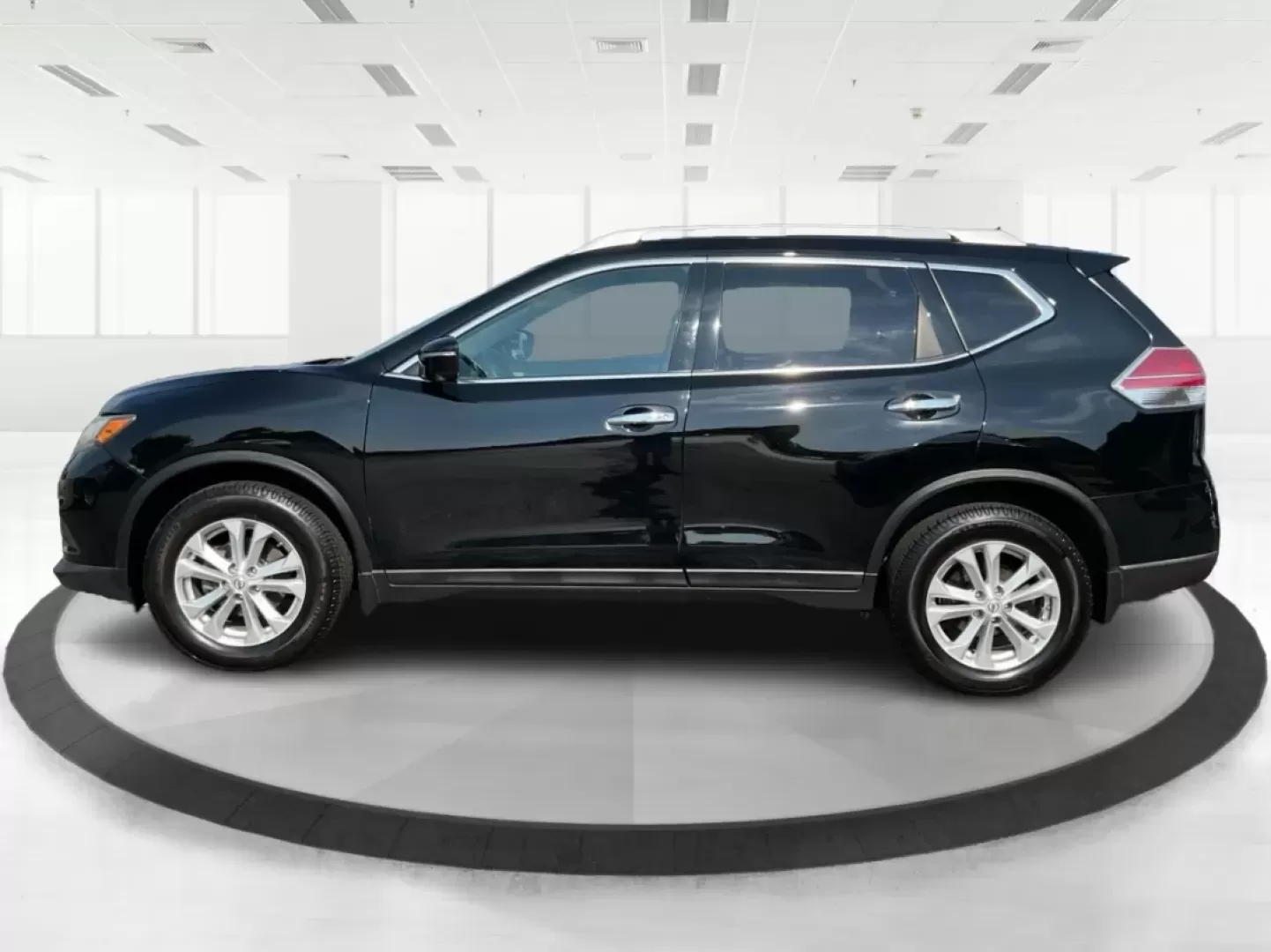 2015 Nissan Rogue SV (5N1AT2MV7FC) with an 2.5L I-4 DOHC engine, located at 4508 South Dixie Dr, Moraine, OH, 45439, (937) 908-9800, 39.689976, -84.218452 - Photo#5