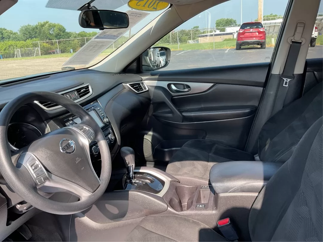 2015 Nissan Rogue SV (5N1AT2MV7FC) with an 2.5L I-4 DOHC engine, located at 4508 South Dixie Dr, Moraine, OH, 45439, (937) 908-9800, 39.689976, -84.218452 - **Adventure Awaits with the 2015 Nissan Rogue SV - Your Perfect Family SUV!**<br /> <br /> Are you a growing family in search of a reliable and spacious vehicle that can easily handle your daily commutes and weekend getaways? Look no further! The 2015 Nissan Rogue SV is here to elevate your lifestyl - Photo#8