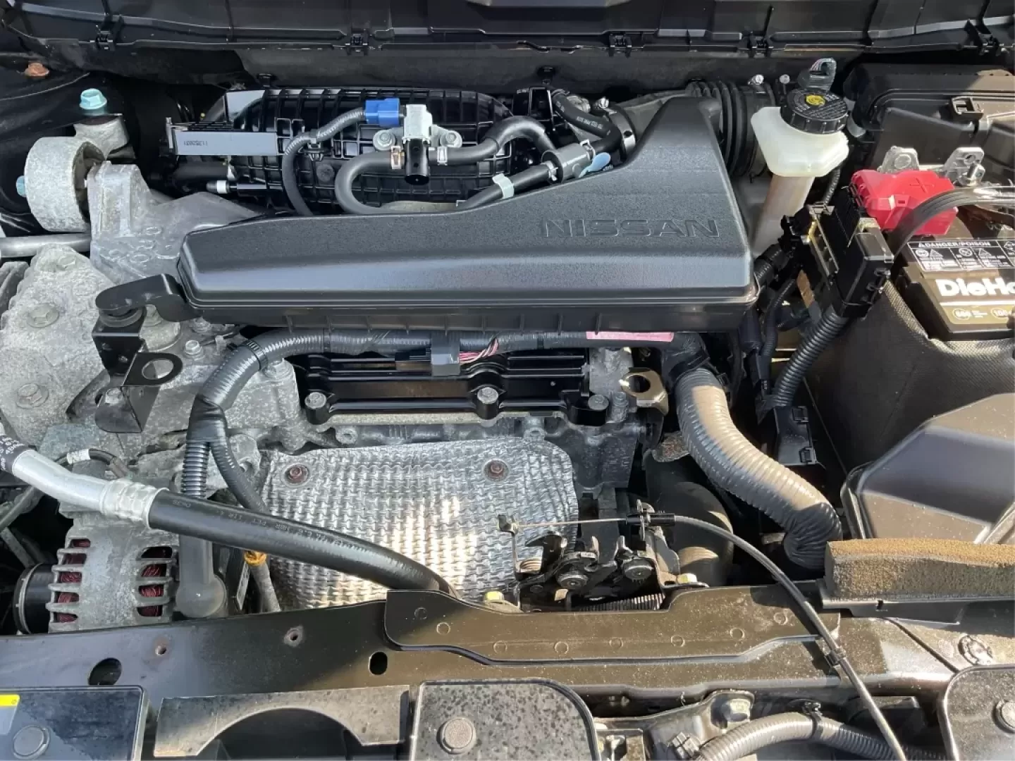 2015 Nissan Rogue SV (5N1AT2MV7FC) with an 2.5L I-4 DOHC engine, located at 4508 South Dixie Dr, Moraine, OH, 45439, (937) 908-9800, 39.689976, -84.218452 - Photo#10