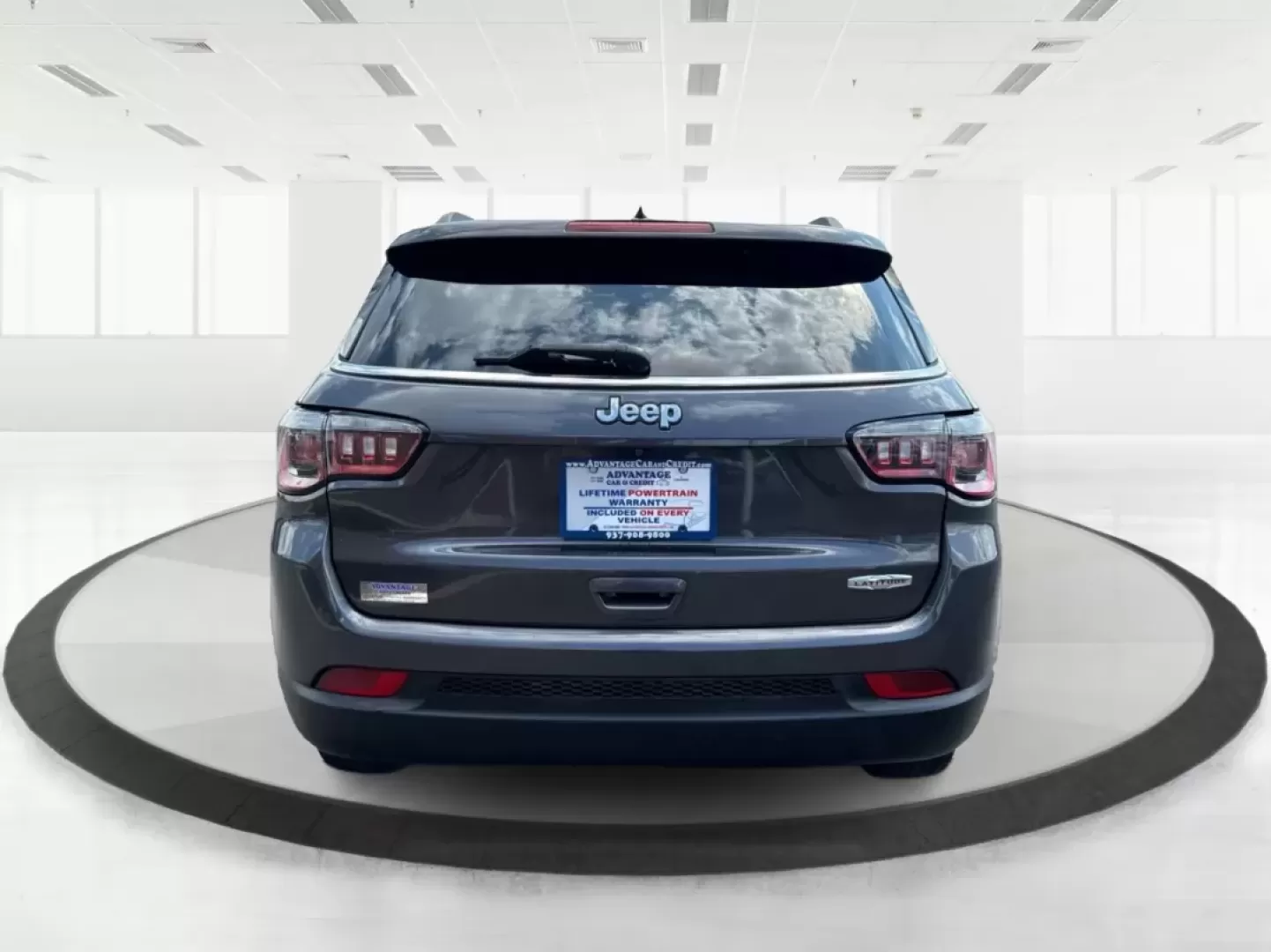 2018 Jeep Compass Latitude FWD (3C4NJCBB1JT) with an 2.4L I-4 variable valve control engine, located at 8750 N County Rd 25A, Piqua, OH, 45356, (937) 908-9800, 40.164391, -84.232513 - Photo#3