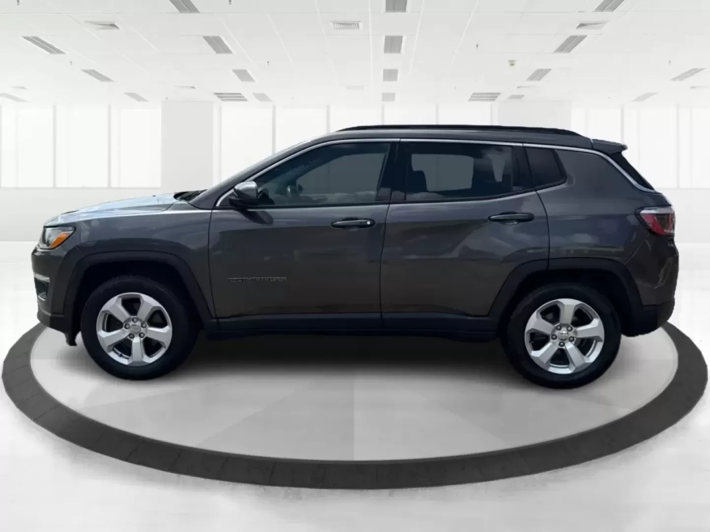 2018 Jeep Compass Latitude FWD (3C4NJCBB1JT) with an 2.4L I-4 variable valve control engine, located at 8750 N County Rd 25A, Piqua, OH, 45356, (937) 908-9800, 40.164391, -84.232513 - Photo#5