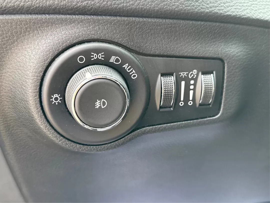 2018 Jeep Compass Latitude FWD (3C4NJCBB1JT) with an 2.4L I-4 variable valve control engine, located at 8750 N County Rd 25A, Piqua, OH, 45356, (937) 908-9800, 40.164391, -84.232513 - **Adventure Awaits with This 2018 Jeep Compass Latitude FWD!**<br /> <br /> Transform your everyday travels into unforgettable adventures with the 2018 Jeep Compass Latitude FWD. This SUV is not just a mode of transportation; it's your ticket to exploration, whether it's cruising through the scenic - Photo#16