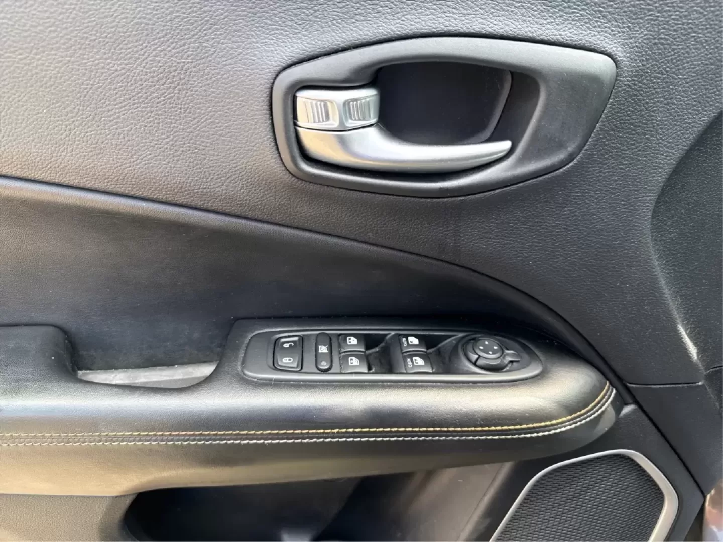 2018 Jeep Compass Latitude FWD (3C4NJCBB1JT) with an 2.4L I-4 variable valve control engine, located at 8750 N County Rd 25A, Piqua, OH, 45356, (937) 908-9800, 40.164391, -84.232513 - Photo#18