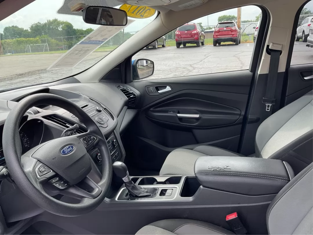 2017 Ford Escape SE (1FMCU9GD3HU) with an Other engine, located at 4508 South Dixie Dr, Moraine, OH, 45439, (937) 908-9800, 39.689976, -84.218452 - Are you searching for a reliable and stylish SUV that fits seamlessly into your busy lifestyle? Look no further than this stunning 2017 Ford Escape SE, available now at Advantage Car and Credit in Fairborn, OH. With its robust features and comfortable design, this vehicle is perfect for growing fami - Photo#8