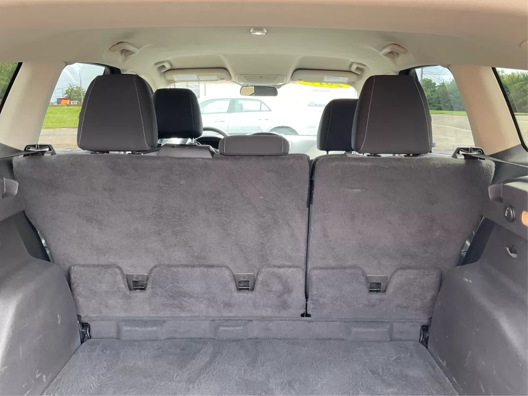 2017 Ford Escape SE (1FMCU9GD3HU) with an Other engine, located at 4508 South Dixie Dr, Moraine, OH, 45439, (937) 908-9800, 39.689976, -84.218452 - Are you searching for a reliable and stylish SUV that fits seamlessly into your busy lifestyle? Look no further than this stunning 2017 Ford Escape SE, available now at Advantage Car and Credit in Fairborn, OH. With its robust features and comfortable design, this vehicle is perfect for growing fami - Photo#11