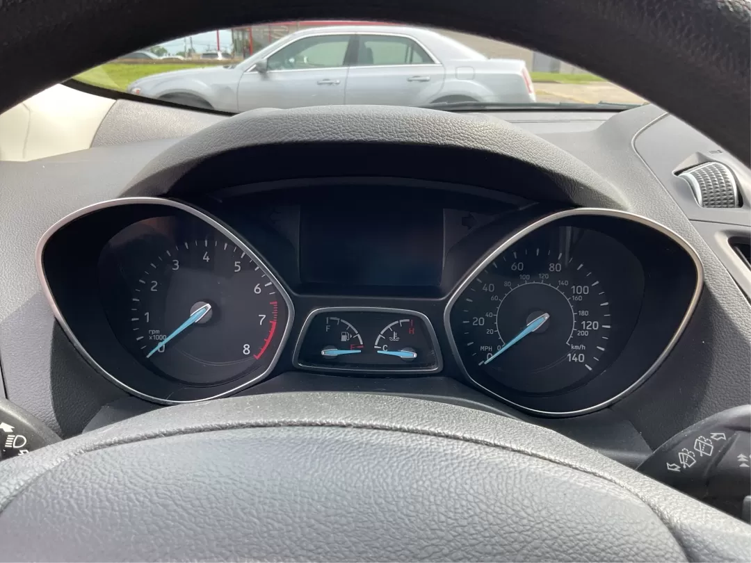 2017 Ford Escape SE (1FMCU9GD3HU) with an Other engine, located at 4508 South Dixie Dr, Moraine, OH, 45439, (937) 908-9800, 39.689976, -84.218452 - Are you searching for a reliable and stylish SUV that fits seamlessly into your busy lifestyle? Look no further than this stunning 2017 Ford Escape SE, available now at Advantage Car and Credit in Fairborn, OH. With its robust features and comfortable design, this vehicle is perfect for growing fami - Photo#14