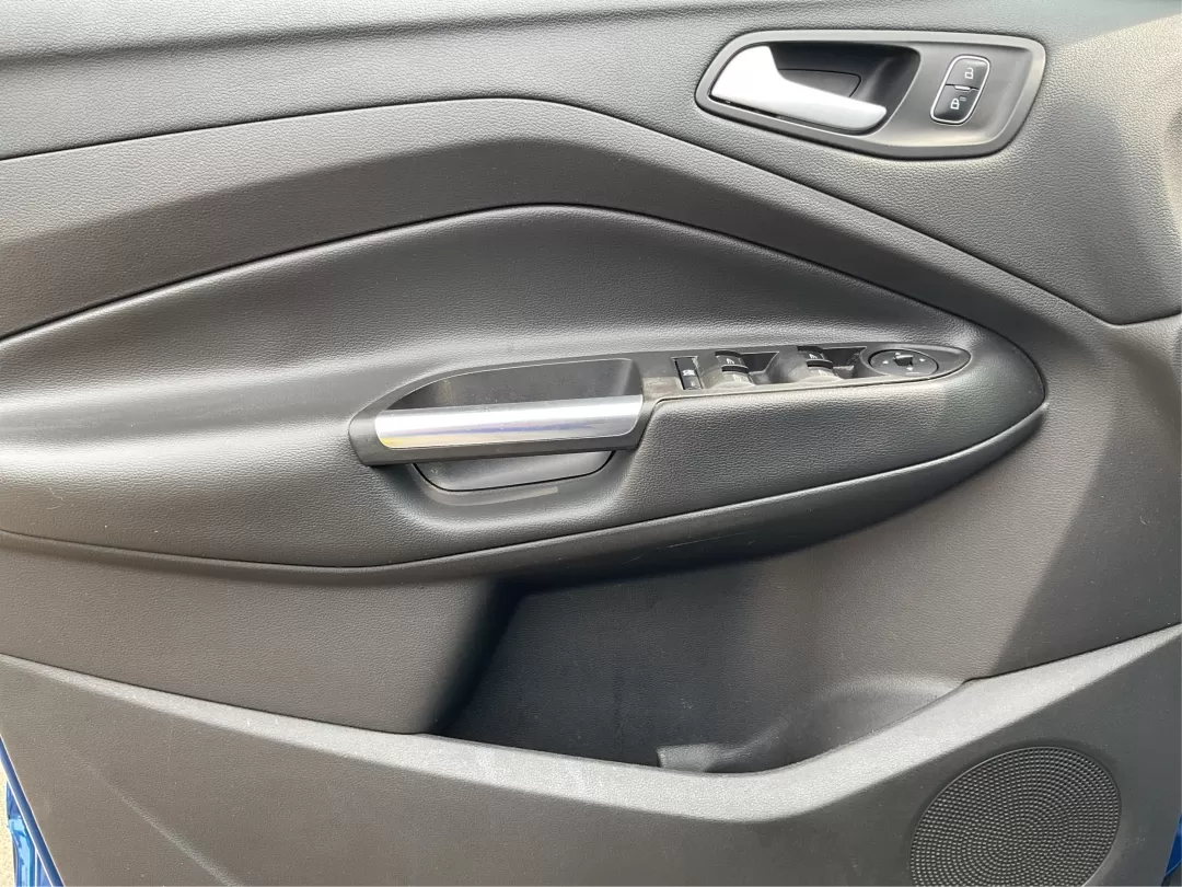 2017 Ford Escape SE (1FMCU9GD3HU) with an Other engine, located at 4508 South Dixie Dr, Moraine, OH, 45439, (937) 908-9800, 39.689976, -84.218452 - Are you searching for a reliable and stylish SUV that fits seamlessly into your busy lifestyle? Look no further than this stunning 2017 Ford Escape SE, available now at Advantage Car and Credit in Fairborn, OH. With its robust features and comfortable design, this vehicle is perfect for growing fami - Photo#18