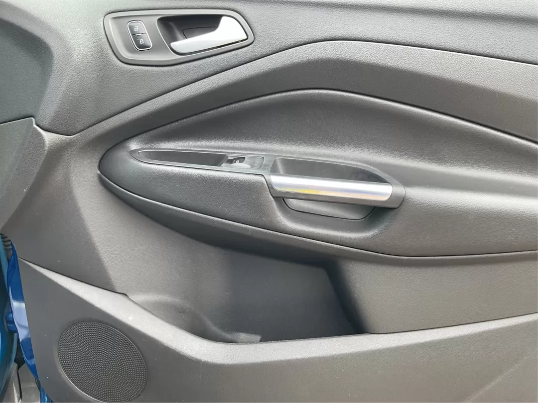 2017 Ford Escape SE (1FMCU9GD3HU) with an Other engine, located at 4508 South Dixie Dr, Moraine, OH, 45439, (937) 908-9800, 39.689976, -84.218452 - Are you searching for a reliable and stylish SUV that fits seamlessly into your busy lifestyle? Look no further than this stunning 2017 Ford Escape SE, available now at Advantage Car and Credit in Fairborn, OH. With its robust features and comfortable design, this vehicle is perfect for growing fami - Photo#19