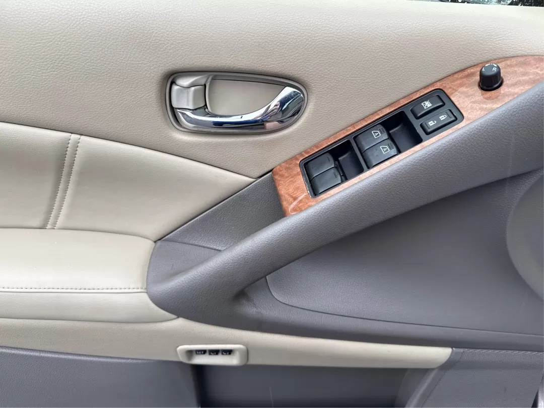 2014 Nissan Murano LE (JN8AZ1MW9EW) with an 3.5L V-6 DOHC engine, located at 1951 S Dayton Lakeview Rd., New Carlisle, OH, 45344, (937) 908-9800, 39.890999, -84.050255 - **Explore Adventure and Comfort with the 2014 Nissan Murano LE in Tinted Bronze Metallic!**<br /> <br /> Are you and your family ready for your next adventure? Whether it's a weekend getaway to the nearby Wright-Patterson Air Force Base or daily commutes through Fairborn, the 2014 Nissan Murano LE i - Photo#18