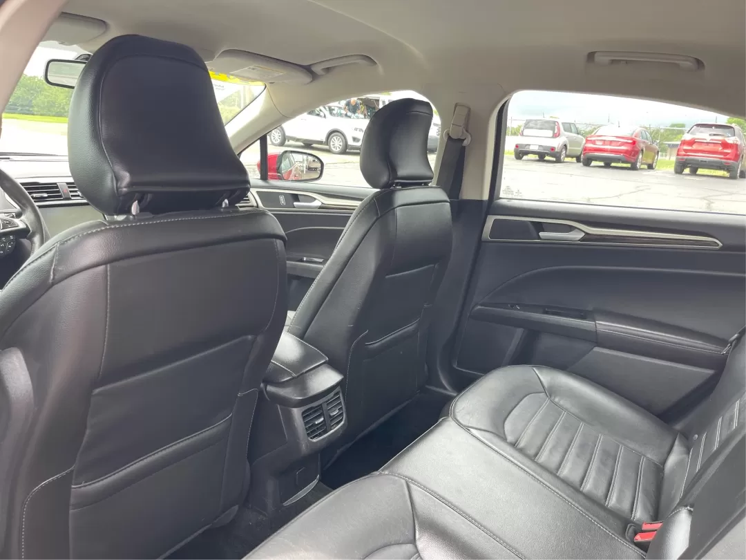 2016 Ford Fusion SE (3FA6P0HD7GR) with an Other engine, located at 880 E. National Road, Vandalia, OH, 45377, (937) 908-9800, 39.891918, -84.183594 - Experience the perfect blend of style, comfort, and reliability with this 2016 Ford Fusion SE, available now at Advantage Car and Credit in Fairborn, OH. Whether you're a commuter navigating the busy streets of downtown Fairborn or a growing family looking for a dependable vehicle for your weekend a - Photo#8