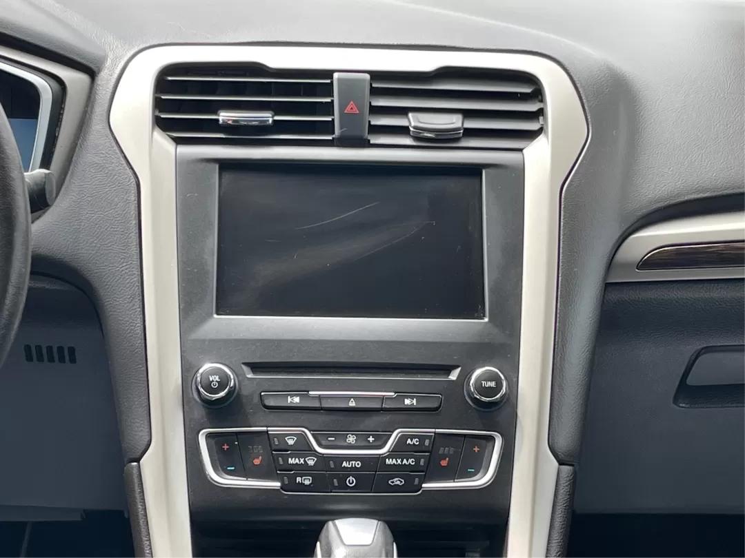 2016 Ford Fusion SE (3FA6P0HD7GR) with an Other engine, located at 880 E. National Road, Vandalia, OH, 45377, (937) 908-9800, 39.891918, -84.183594 - Experience the perfect blend of style, comfort, and reliability with this 2016 Ford Fusion SE, available now at Advantage Car and Credit in Fairborn, OH. Whether you're a commuter navigating the busy streets of downtown Fairborn or a growing family looking for a dependable vehicle for your weekend a - Photo#11
