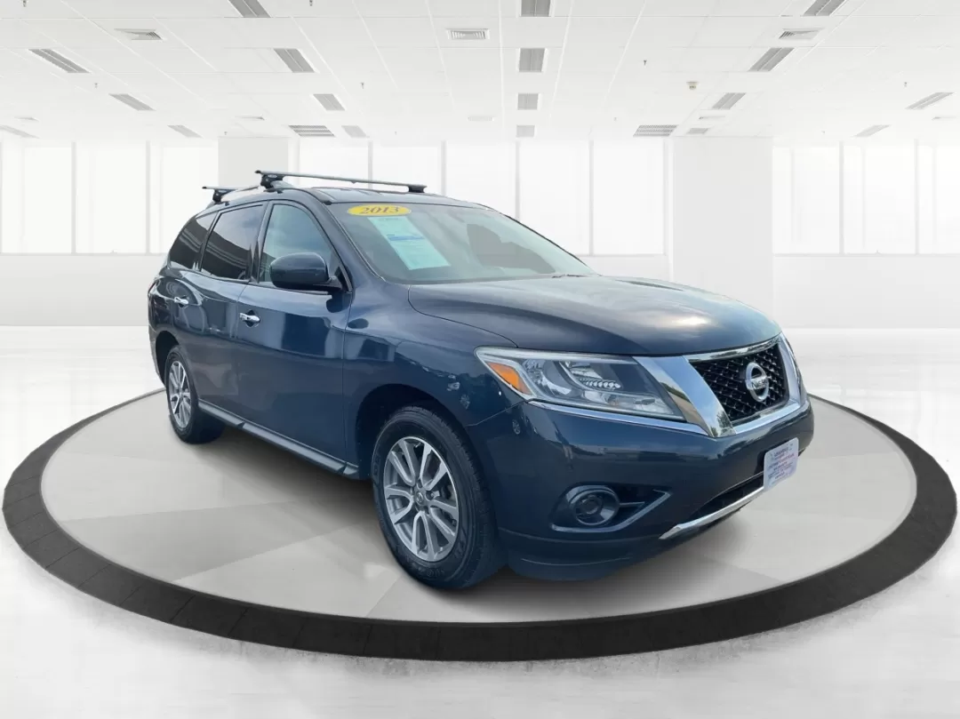 2013 Nissan Pathfinder SV (5N1AR2MM5DC) with an 3.5L V-6 DOHC engine, located at 1230 East Main St, Xenia, OH, 45385, (937) 908-9800, 39.688026, -83.910172 - Photo#0