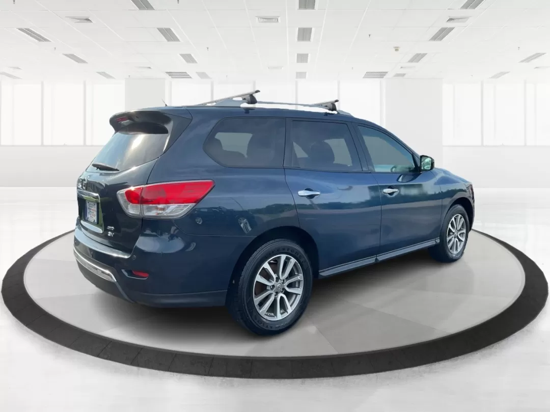 2013 Nissan Pathfinder SV (5N1AR2MM5DC) with an 3.5L V-6 DOHC engine, located at 1230 East Main St, Xenia, OH, 45385, (937) 908-9800, 39.688026, -83.910172 - Photo#2