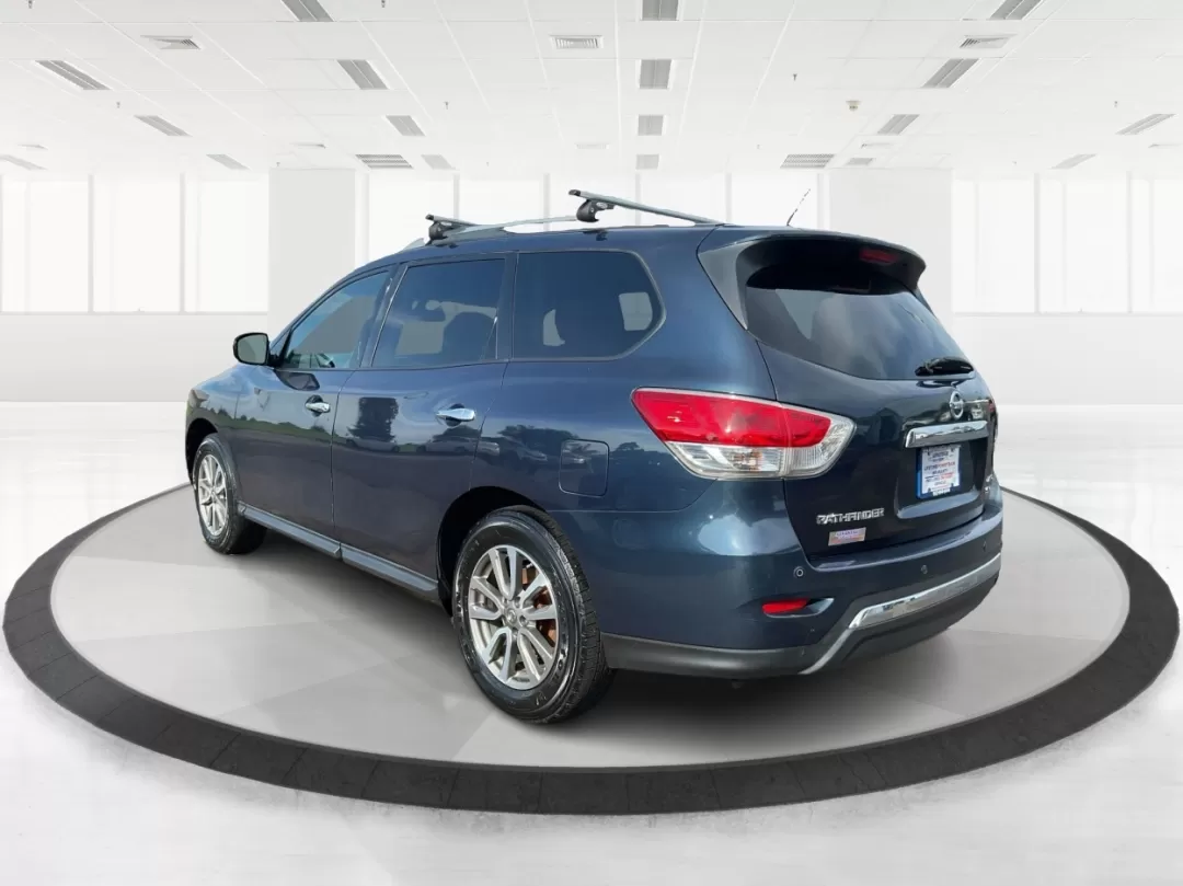 2013 Nissan Pathfinder SV (5N1AR2MM5DC) with an 3.5L V-6 DOHC engine, located at 1230 East Main St, Xenia, OH, 45385, (937) 908-9800, 39.688026, -83.910172 - Photo#4